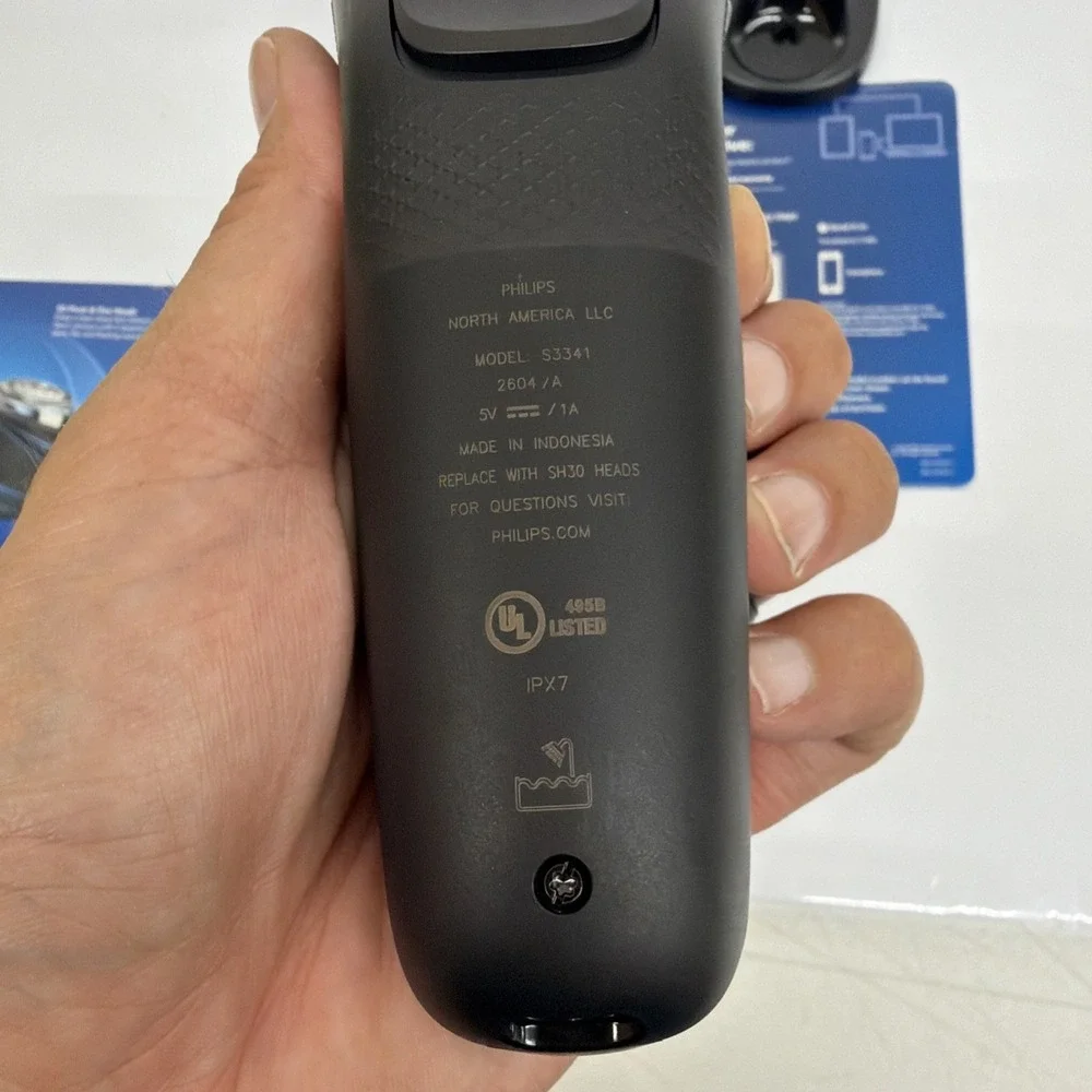Philips Norelco Shaver 3900 Wet & Dry Electric Shaver S3212/82